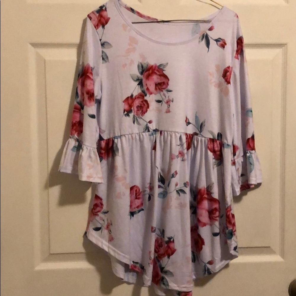 Flowered flowy shirt